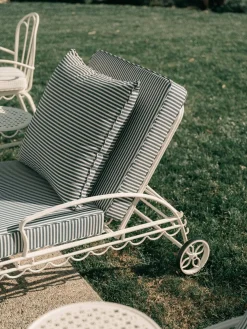 The Al Fresco Sun Lounger Cushion - Lauren'S Navy Stripe