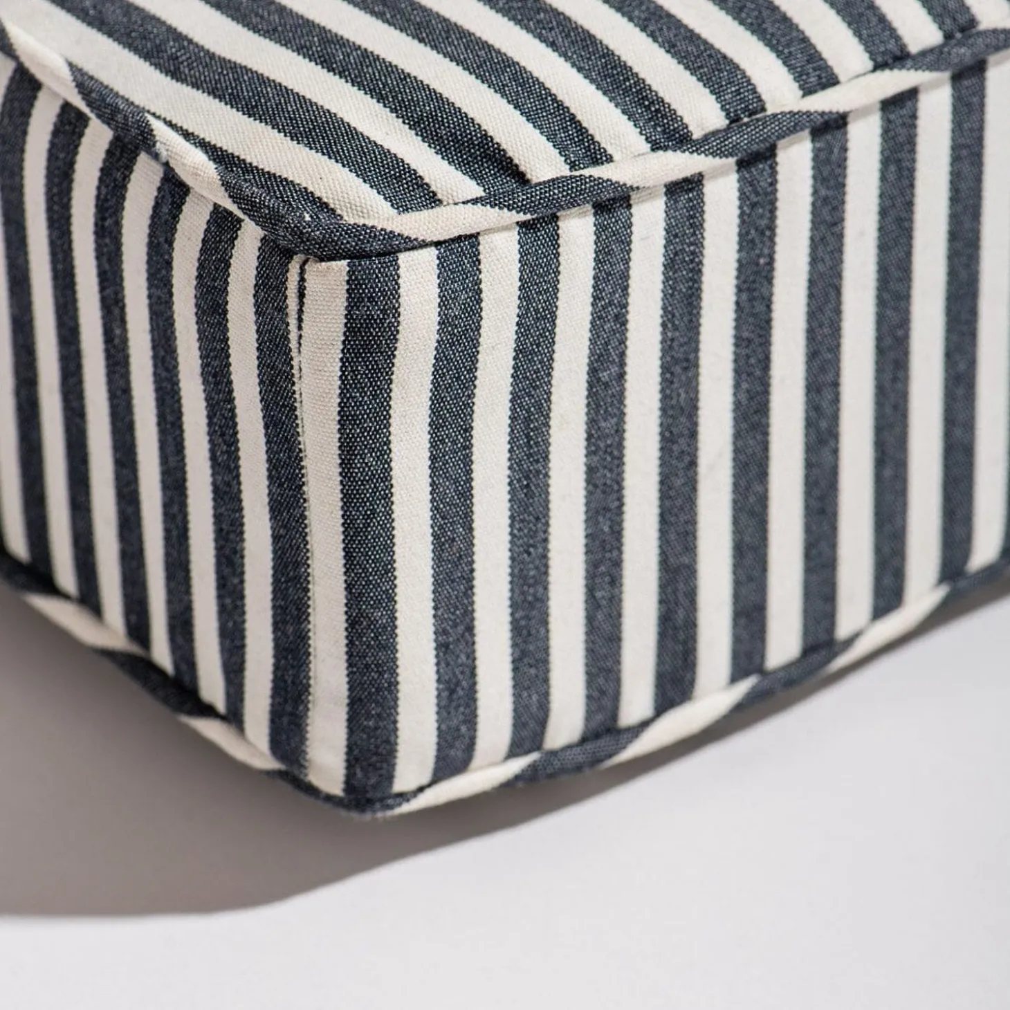 The Al Fresco Sun Lounger Cushion - Lauren'S Navy Stripe