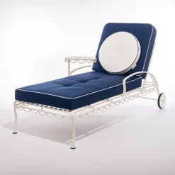 The Circular Pillow - Rivie White