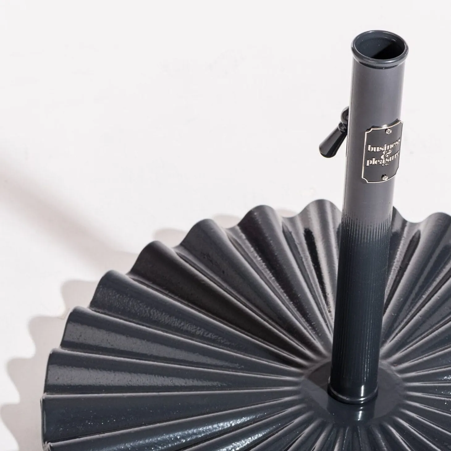 The Clamshell Base - Vintage Black