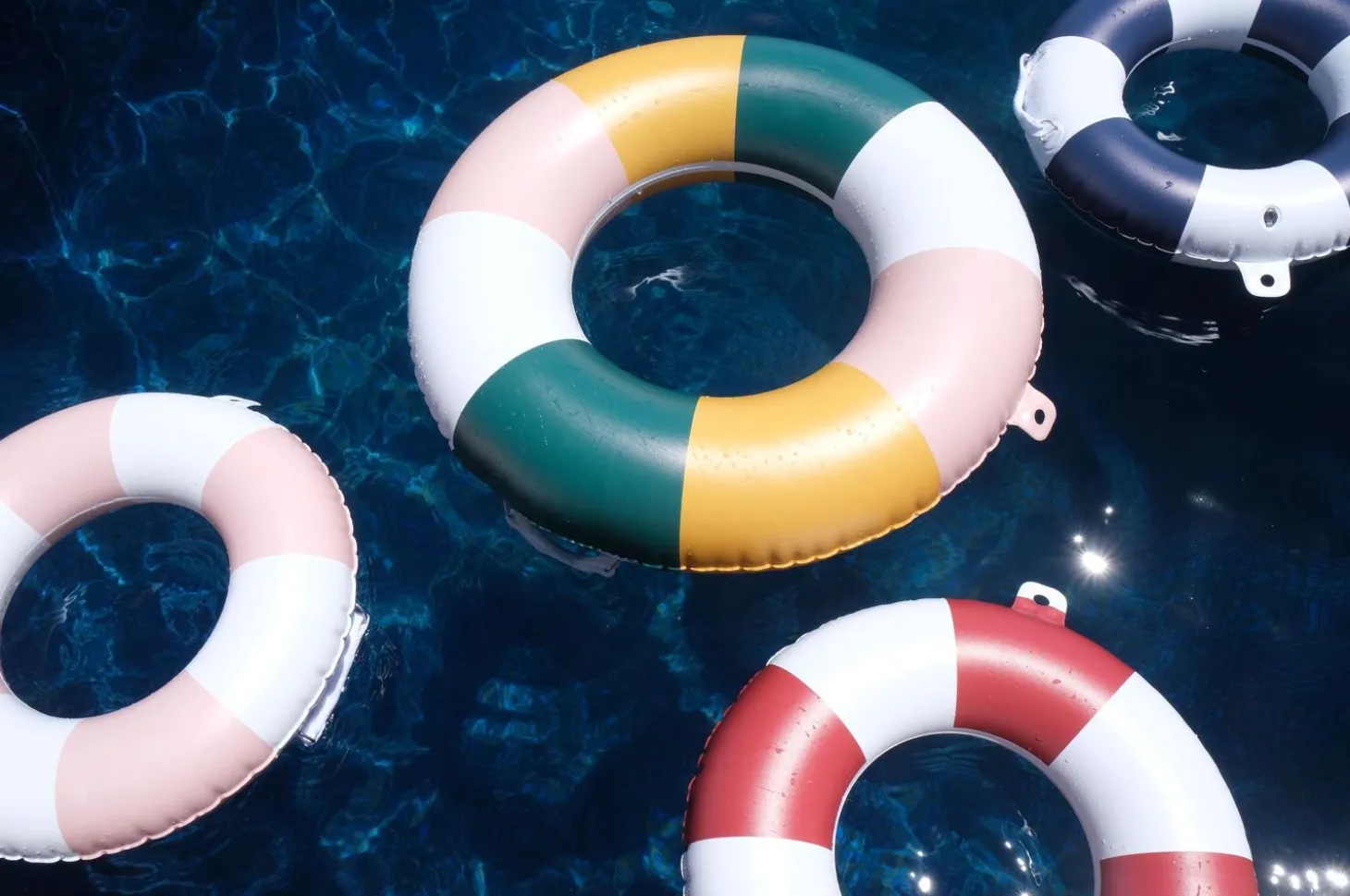 The Classic Pool Float - Large - 70'S Panel Cinque