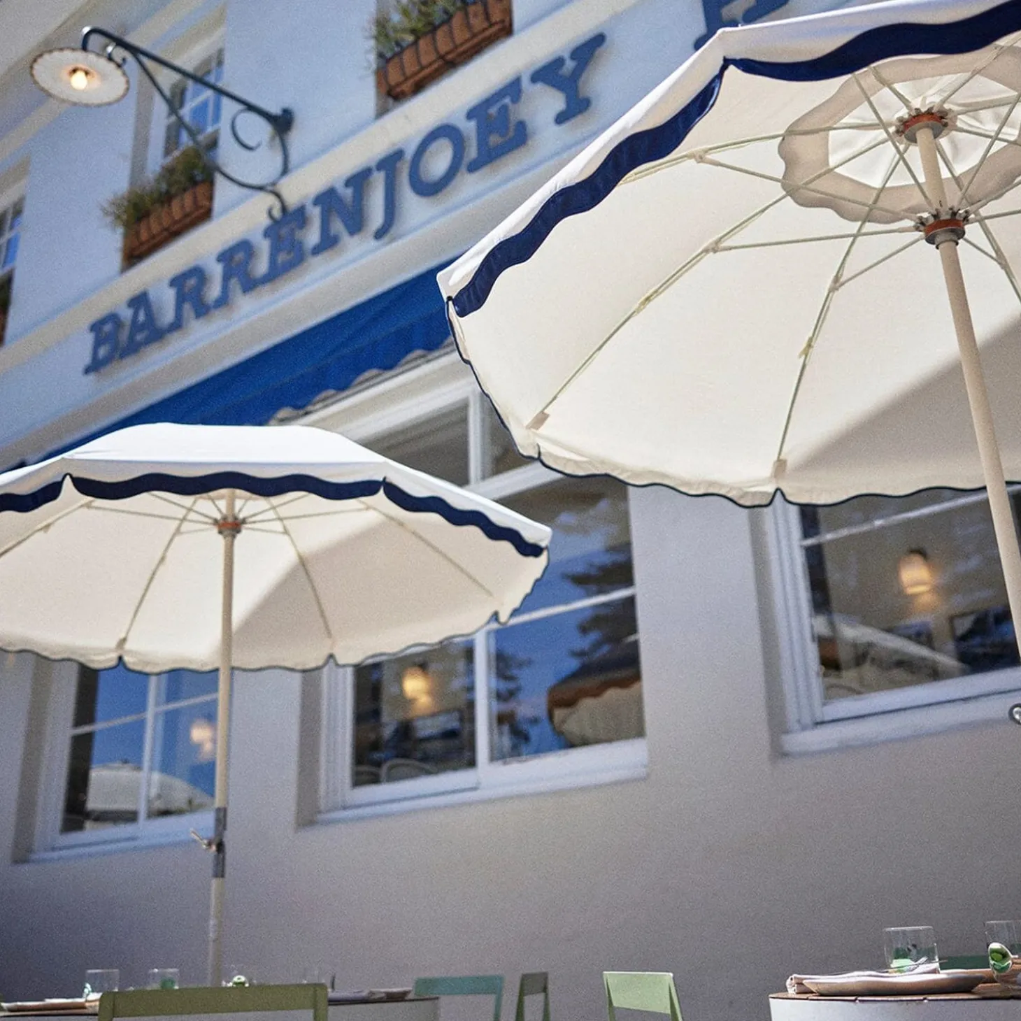 The Club Umbrella - Rivie White