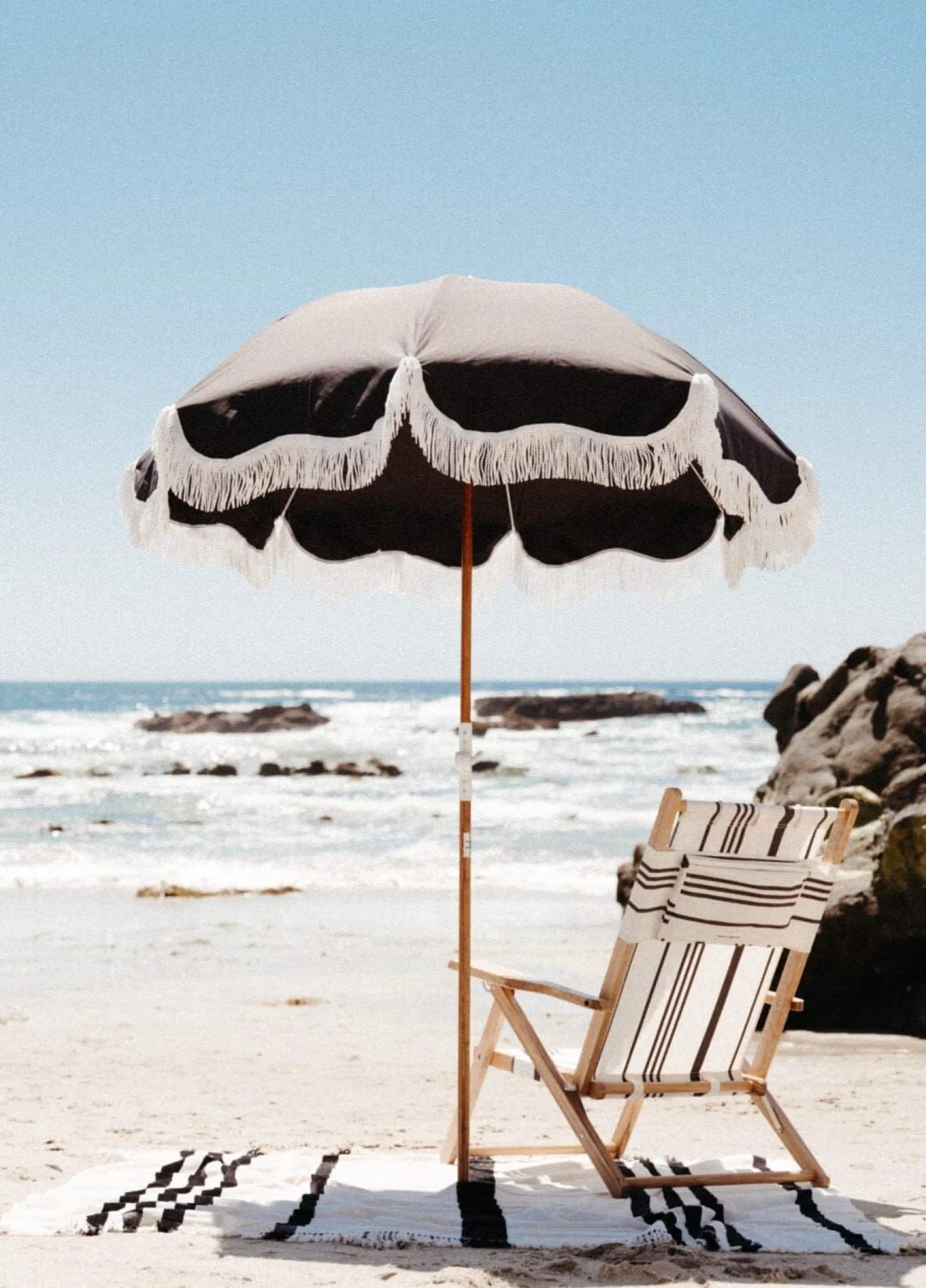 The Holiday Beach Umbrella - Vintage Black