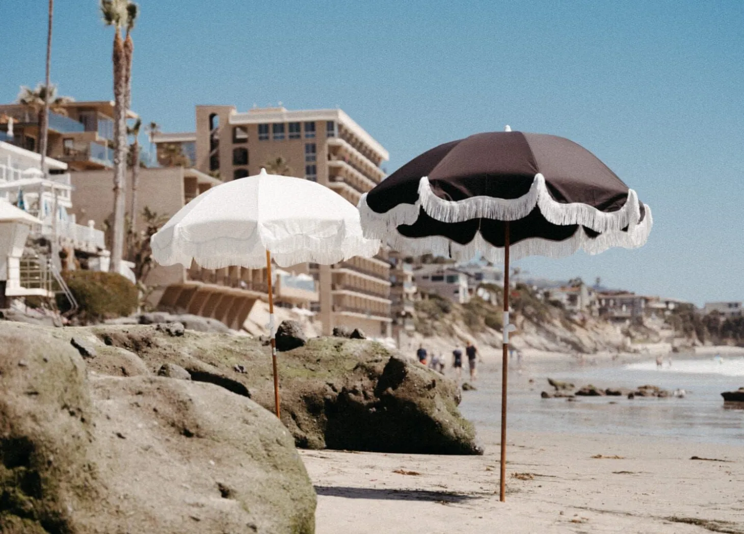 The Holiday Beach Umbrella - Vintage Black
