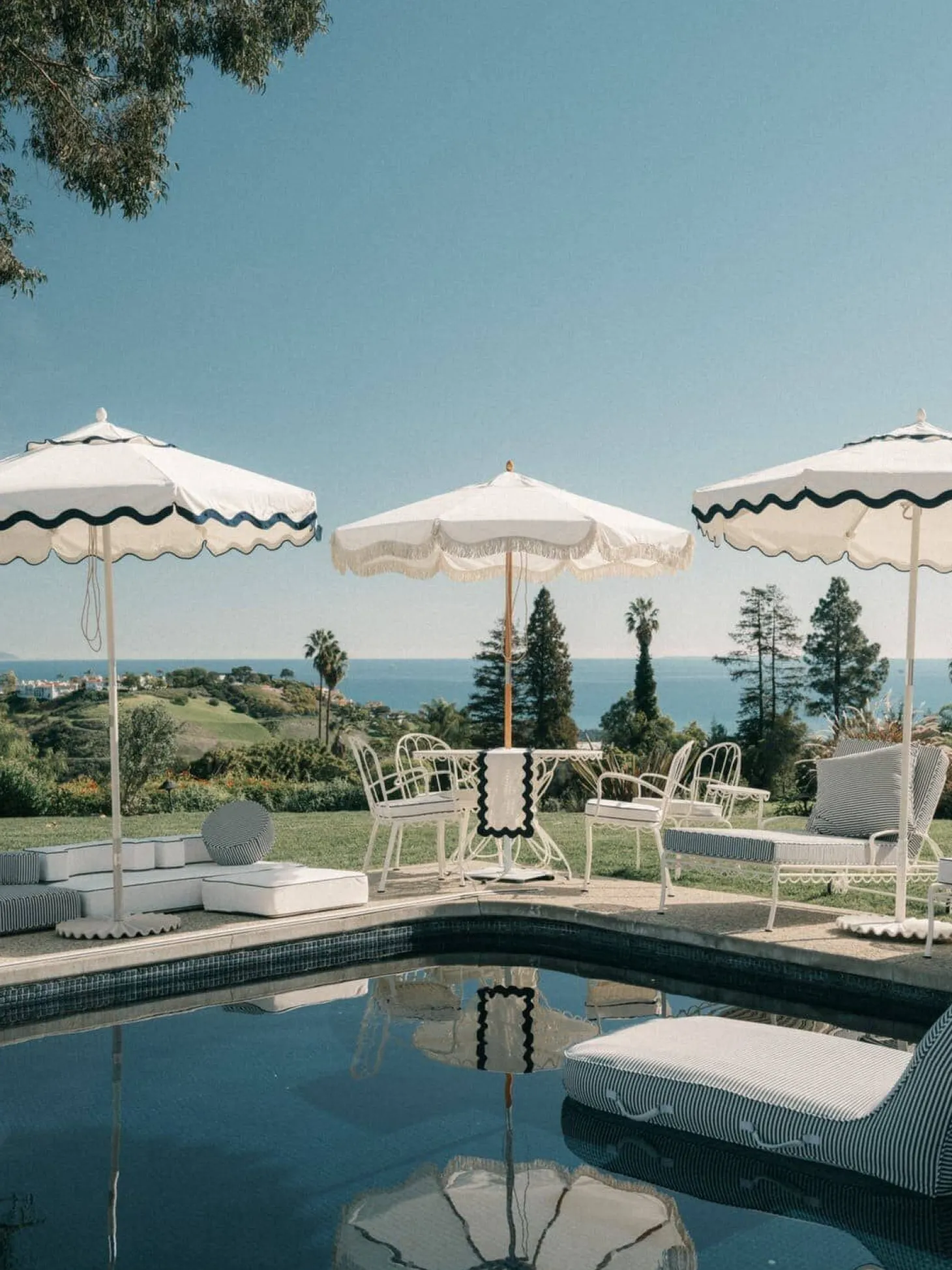 The Market Umbrella - Rivie White