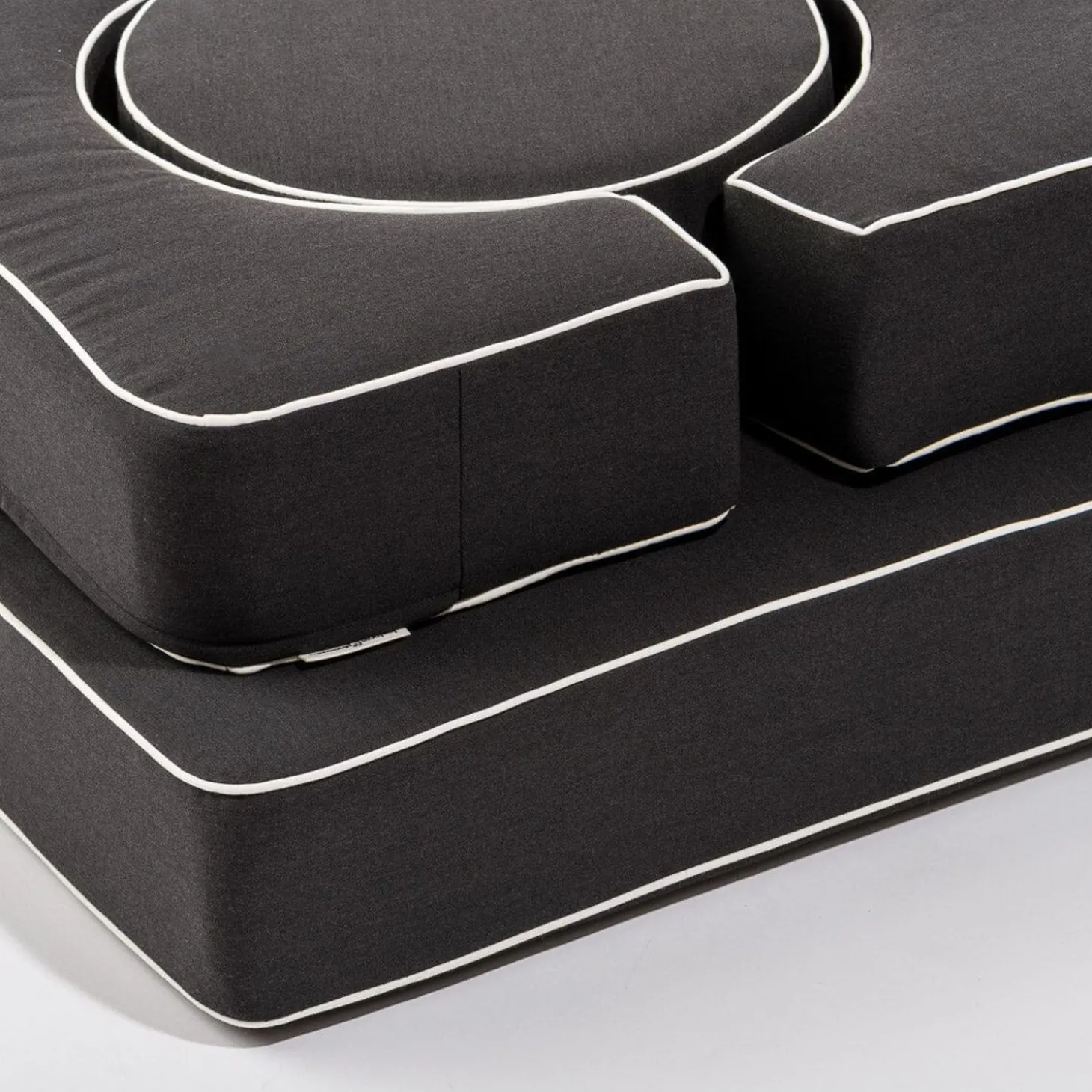 The Modular Pillow Stack - Rivie Black