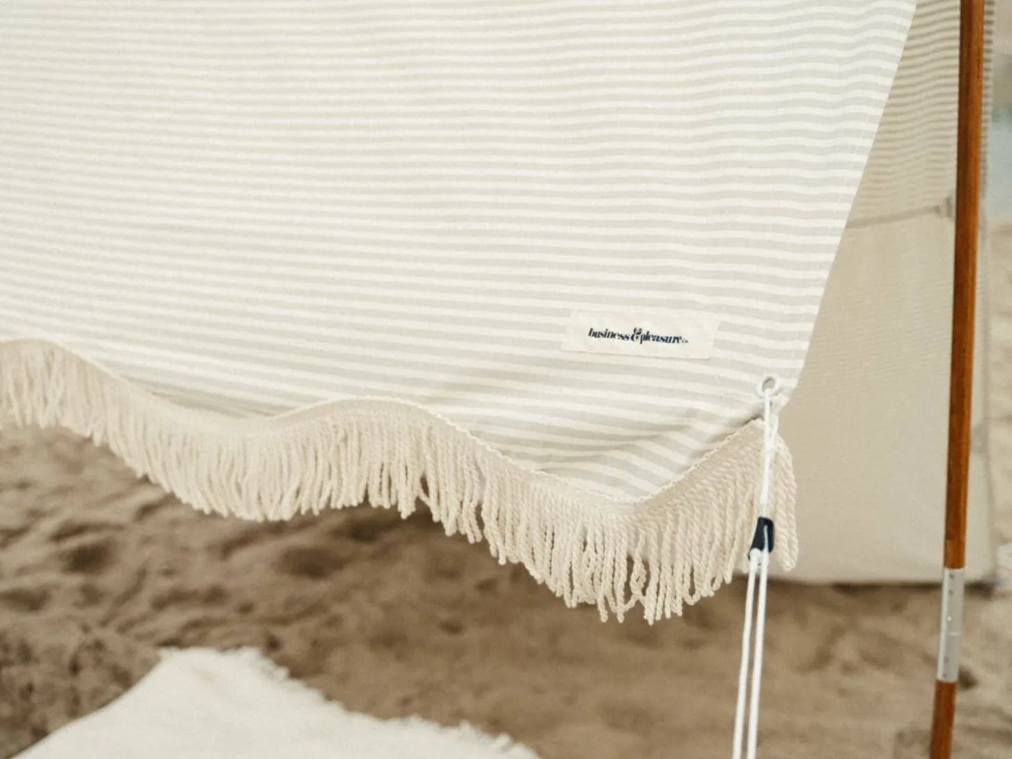 The Premium Beach Tent - Lauren'S Sage Stripe