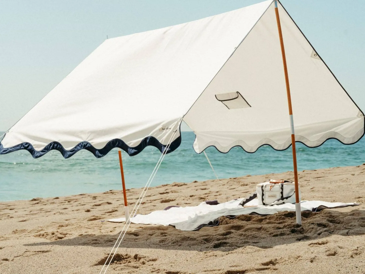 The Premium Beach Tent - Rivie White