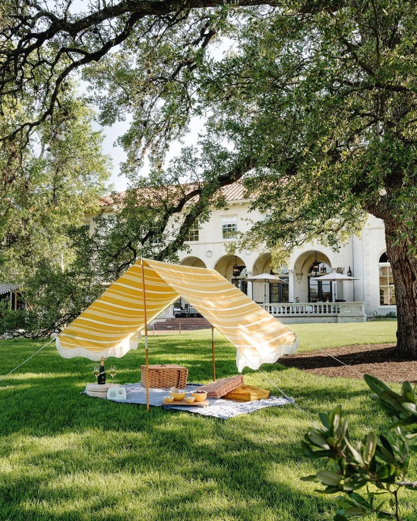 The Premium Beach Tent - Vintage Yellow Stripe