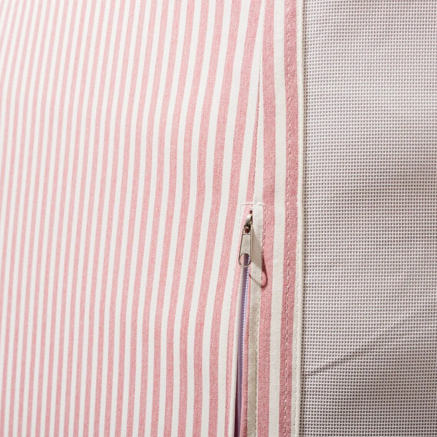 The Xl Pool Lounger - Laurens Pink Stripe